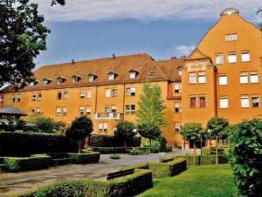 Das Servatius-Stift mit Parkanlage in Augsburg Hochfeld