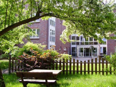 Der märchenhafte Garten des Senioren Centrums Bahrenfeld in Hamburg Altona