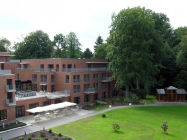 Außenansicht des Alsterdomizils Seniorenpflege Gut Wellingsbüttel