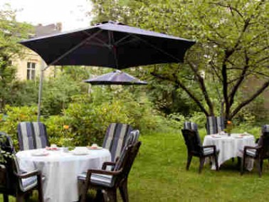 Der großzügig gestaltete Gartenbereich