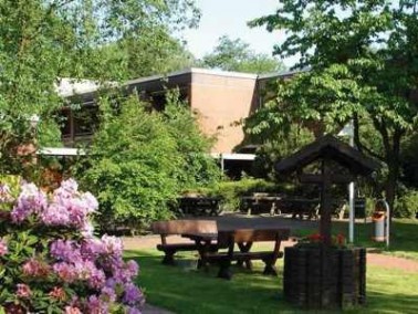 Das Haus und der Garten des Haus Öjendorf für alkoholkranke und abhängigkeitskranke Menschen in Hamburg-Jenfeld
