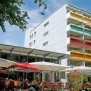 Sonnenterrasse vor dem Sparkassen-Altenheim in Augsburg
