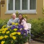 Herzliches Miteinander zwischen Pflegern und Bewohnern