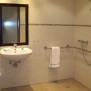 Ein Badezimmer mit viel Platz