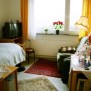 Häuslich eingerichtetes Bewohnerzimmer