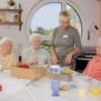 Seniorinnen mit Pflegerin im Seniorenwohnstift Papenburg Haus Friederike