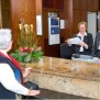 Die Sparkasse bietet ihren Service an