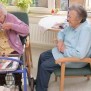 Seniorinnen der Taqespflege beim Kaffee Trinken im Altenzentrum St. Ulrich in Wehingen