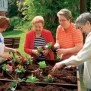 Gemeinsame Gartenarbeit gehört zum vielseitigen Angebot im Altenheim Pflegeheim Senioren-Residenz Wohnstift Reppersberg in Saarbrücken