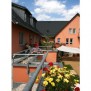 Jedes Appartement verfügt über eine Terrasse oder einen Balkon mit schönem Blick ins Grüne