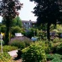 Die Senioren entspannen gerne im Garten der Anlage des Alten- u. Pflegeheim Haus Gotthard-Karstens in Brunsbüttel