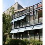 Die Glasfront sorgt für eine helle und angenehme Atmosphäre im AWO Pflegeheim und Seniorenzentrum Bürgerstift Ismaning