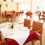 Freundlich gestalteter Restaurantbereich