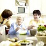 Kochen mit demenzkranken Senioren im Pflegewohnstift Am Nordring