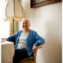Bewohnerin in ihrem Zimmer im Matthäus-Ratzeberger-Stift
