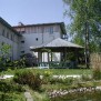 Die Gartenanlage mit Pavillon und Teich im BRK Rotkreuzsheim Regensburg