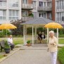 Die parkähnliche Außengestaltung 