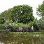 Das Haus Kirchberg liegt in einem schön angelegten Park mit Teich