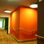 Die Inneneinrichtung des KerVita Senioren-Zentrum "Am Botanischen Garten" in Rostock ist farbtherapeutischen ansprechend gestaltet