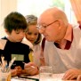 Kindergartenbesuch in der Beschäftigungstherapie der Seniorenresidenz Ambiente Berlin