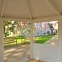 Pavillon im hauseigenen Garten