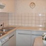Beispielküche in einer Wohnung des Altenwohnheims des St. Gabriel Herbert-Ruppe-Haus in Hamburg-Barmbek