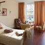 Eines der hellen Pflegezimmer
