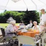 Der Gartensitzbereich des Cafés im Seniorenwohnstift Ofenerdiek in Oldenburg
