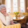 Seniorin im Appartement im Seniorenzentrum am Küstenkanal in Oldenburg