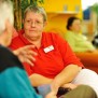 Im persönlichen Gespräch werden Bedürfnisse und Wünsche der Bewohner besprochen