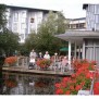 Teich mit Sonnenterasse des DRK-Seniorenzentrum Garbsener Schweiz in Garbsen bei Hannover