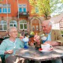 Bewohner beim gemütlichen Kaffeeplausch