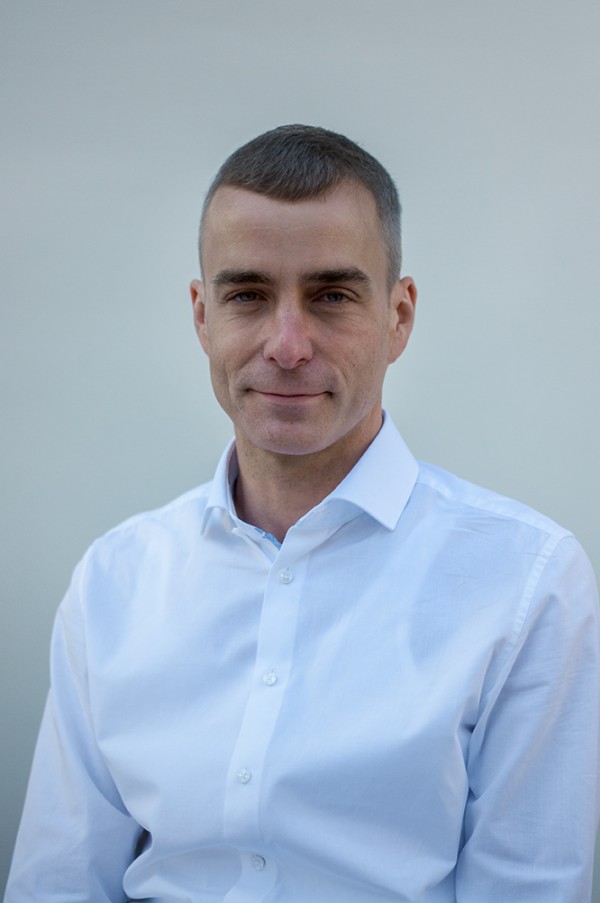 Manuel, Vertrieb